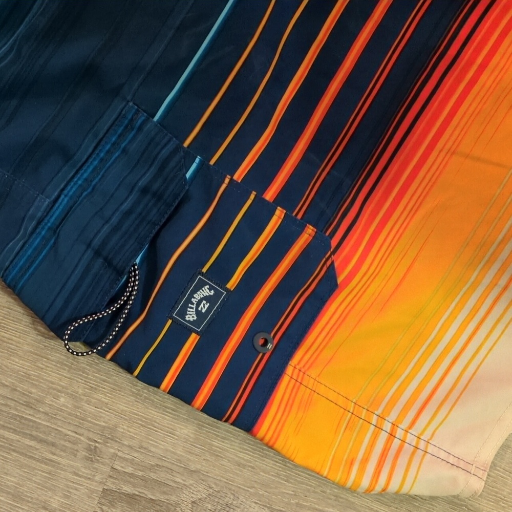 Billabong Board Shorts Size 32 - Picture 2 of 8